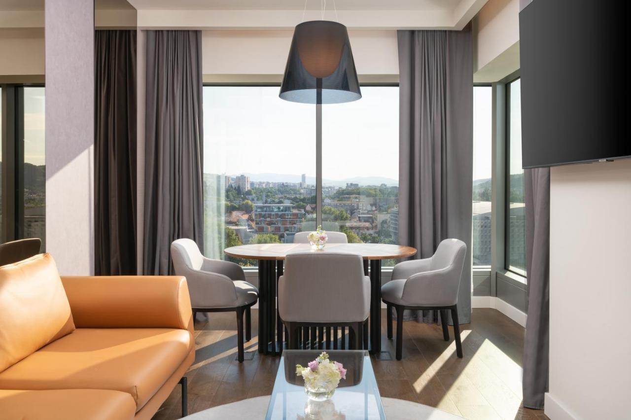 Radisson Blu Hotel, Cluj Exterior foto A suite at the hotel