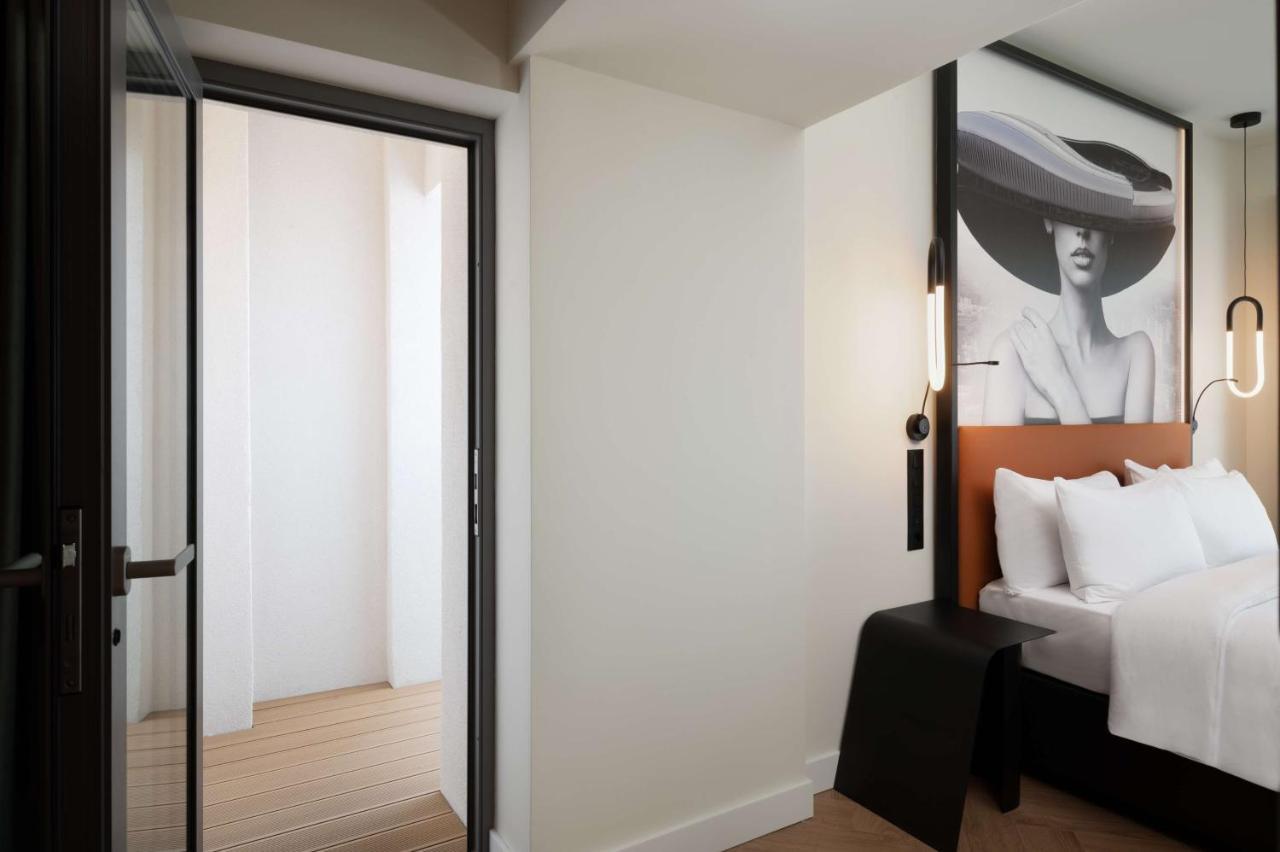 Radisson Blu Hotel, Cluj Exterior foto A guest room at the hotel